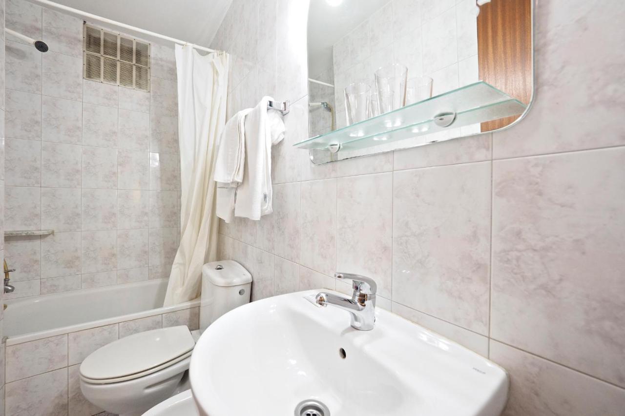 Hostal Ballestero Барселона Екстериор снимка