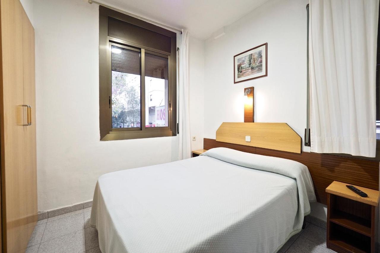 Hostal Ballestero Барселона Екстериор снимка