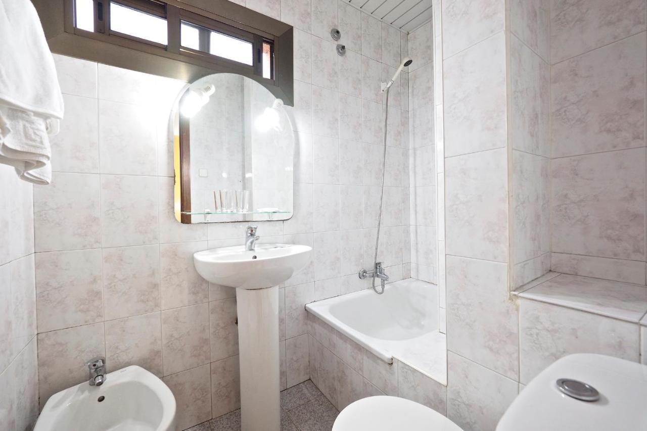 Hostal Ballestero Барселона Екстериор снимка