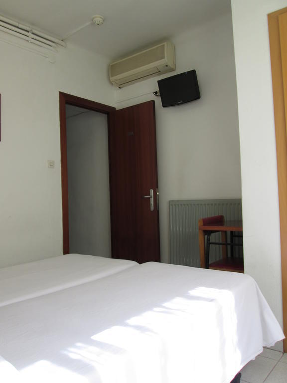 Hostal Ballestero Барселона Екстериор снимка