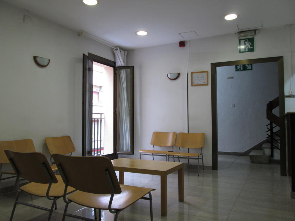 Hostal Ballestero Барселона Екстериор снимка